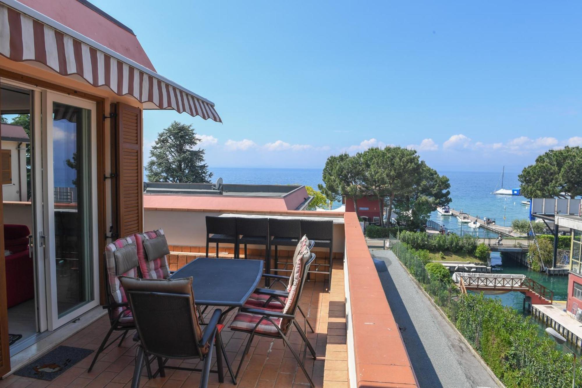 Favola Bella The Panoramic Penthouse Apartment Bardolino Exterior photo
